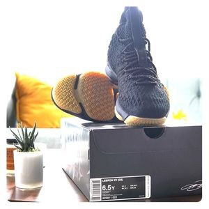 Lebron XV GS -brand new (GS 6.5 = women’s 8)